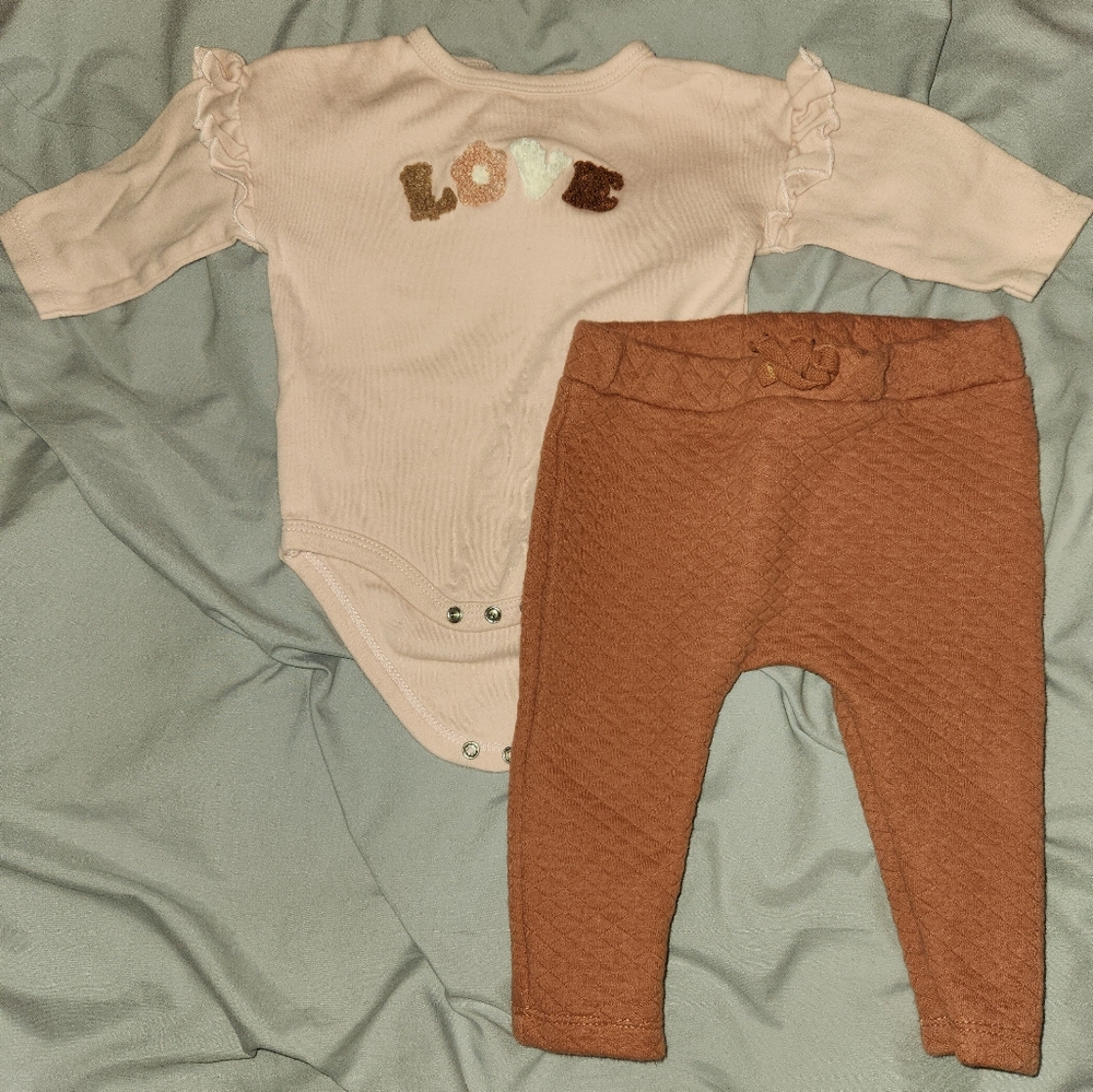 Rabbit + Bear 100% Organic Cotton LOVE 2-piece pant set. Pink/Brown 6-9mo